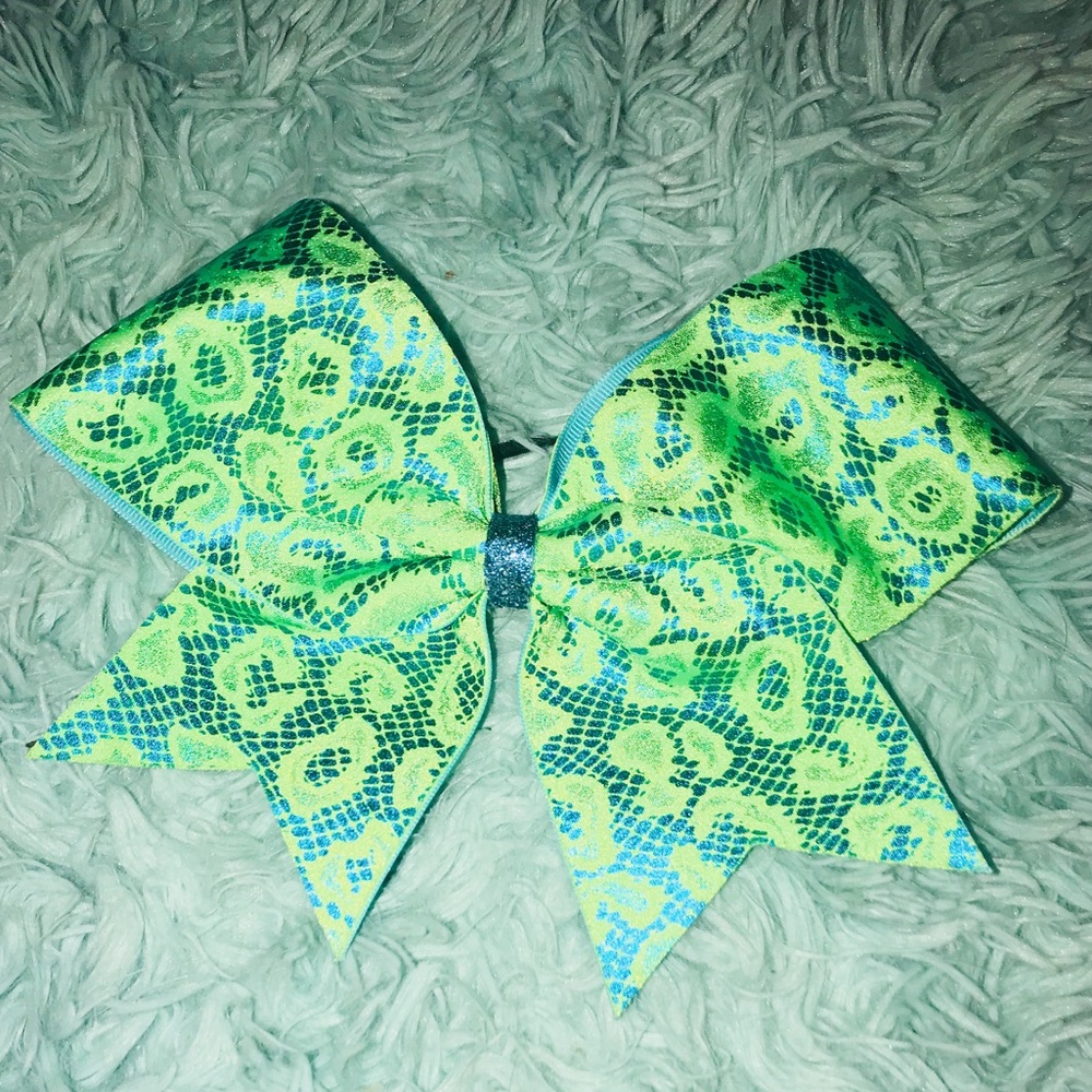 Cheer Bow